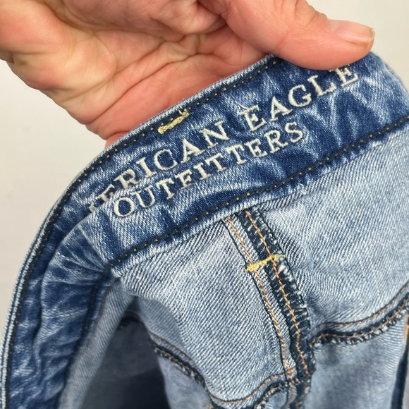 American Eagle Outfitters Jean Shorts Relaxed Fit 4 Distressed Festival - Picture 8 of 9